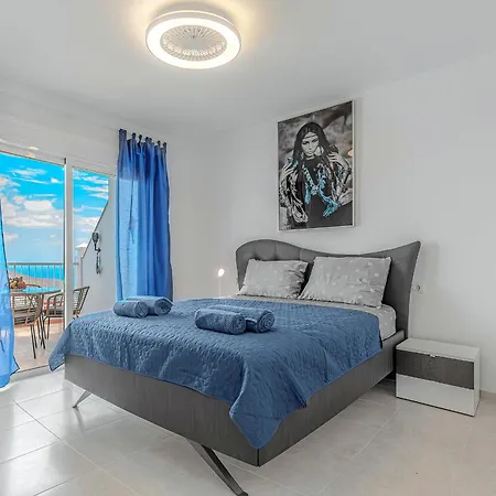 Apartment Blue With One Bedroom, Wifi And Amazing View