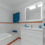 Blue With One Bedroom, Wifi And Amazing View *